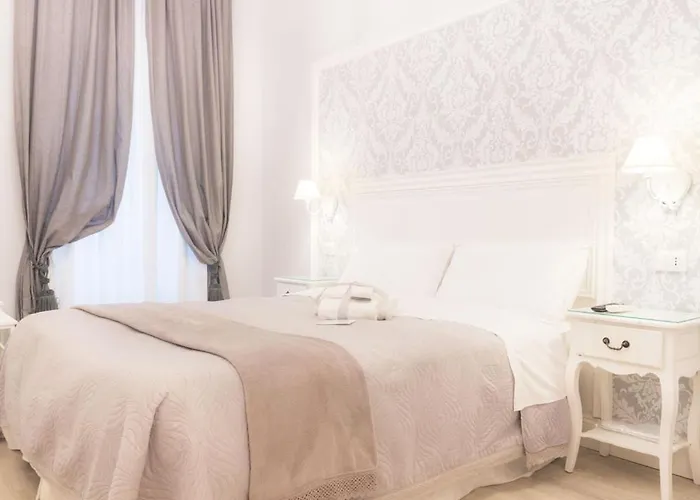 Charme & Chic Luxury